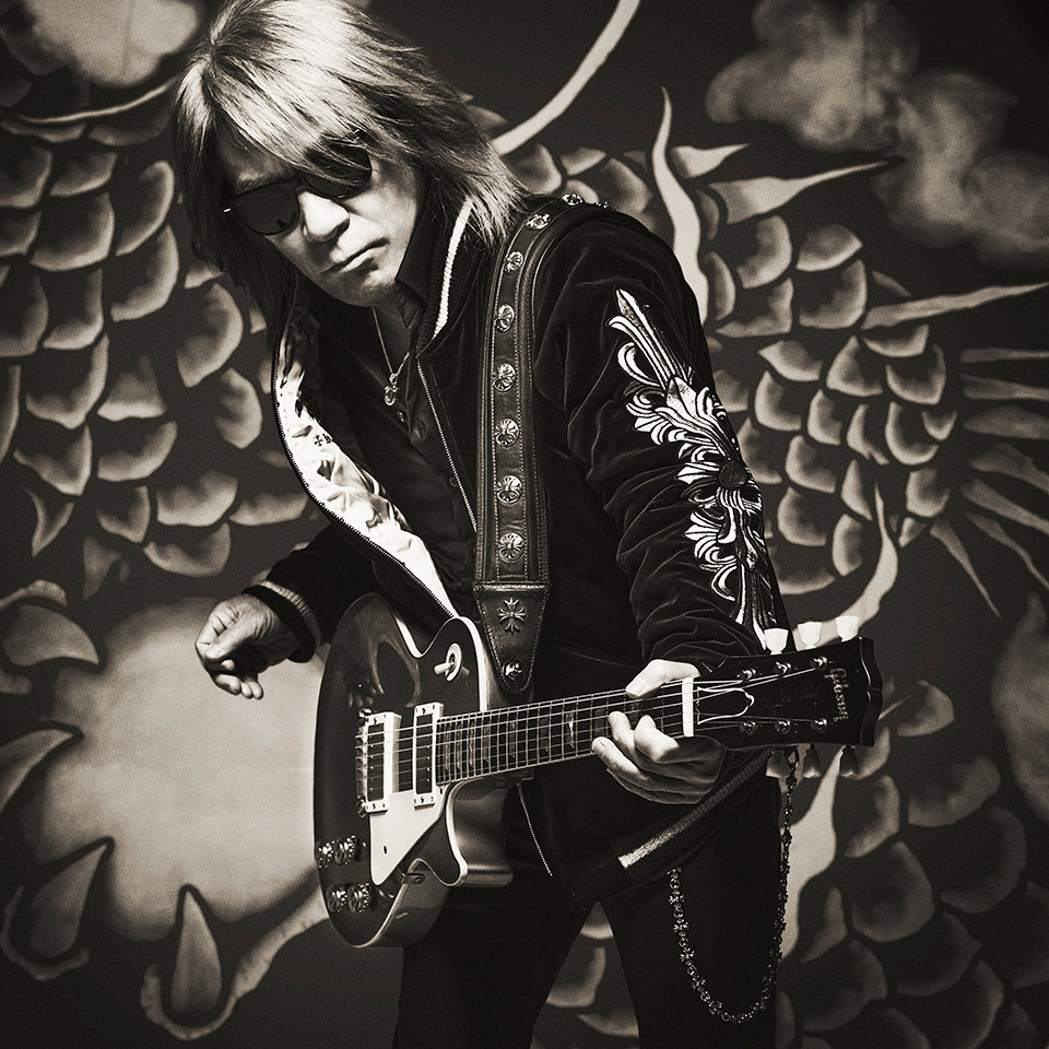 TAK MATSUMOTO ARTIST PHOTO